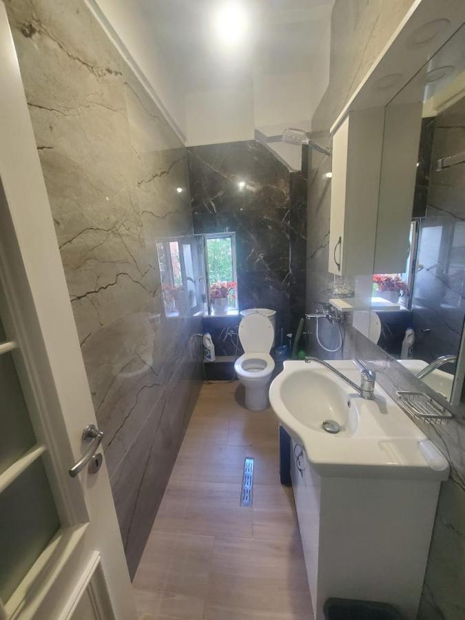 Apartamenti8 Korca Esterno foto