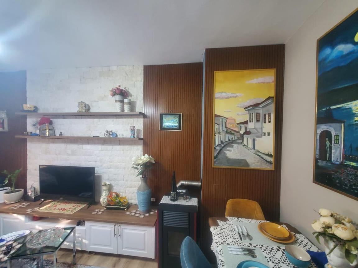 Apartamenti8 Korca Esterno foto