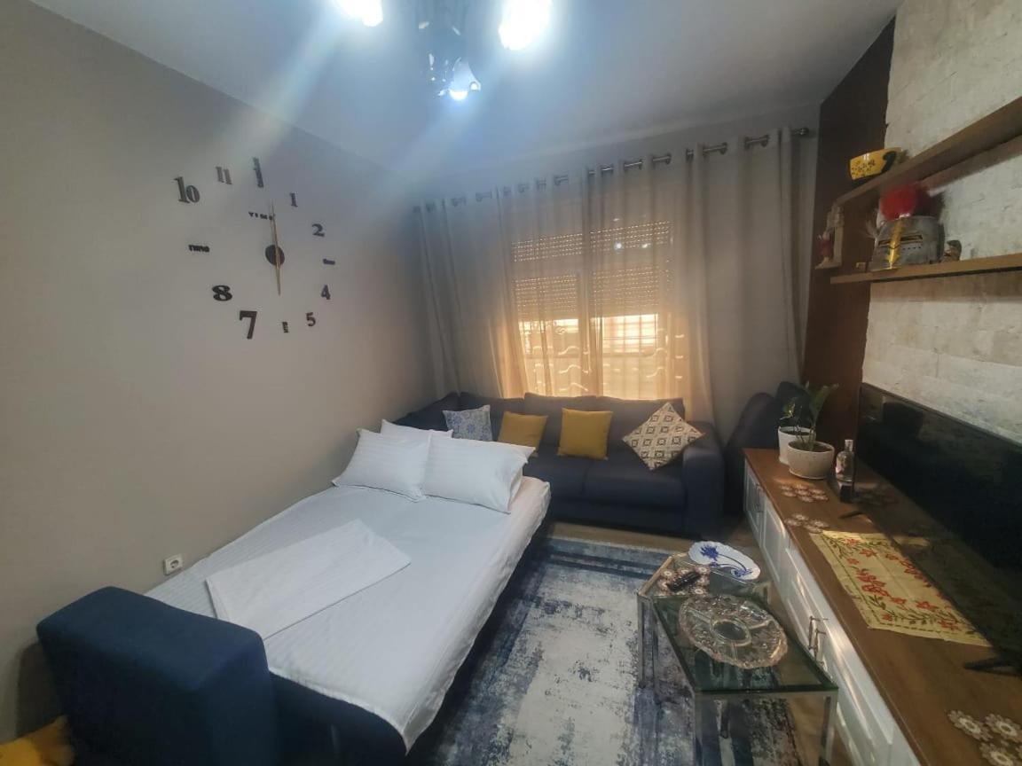 Apartamenti8 Korca Esterno foto
